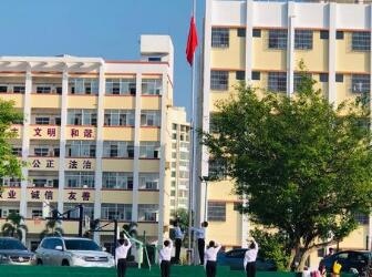 ?？谑辛x龍中學(xué)