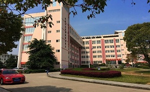 興?？h中學(xué)