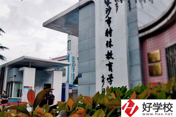 長沙學(xué)服裝設(shè)計(jì)可以去哪些中職？專業(yè)好就業(yè)嗎？