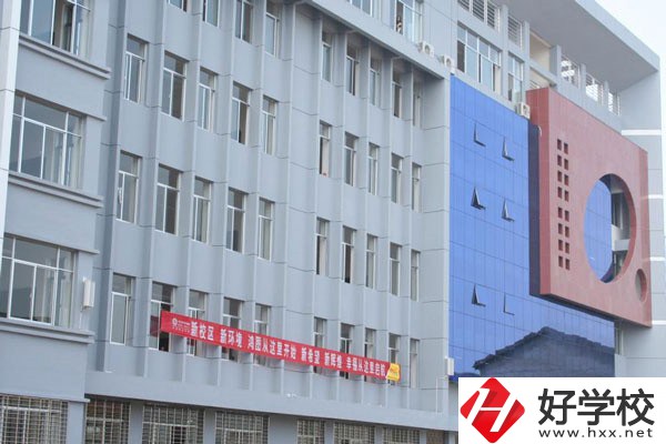 張家界有沒有招往屆生、插班生、轉(zhuǎn)學(xué)生的職校？