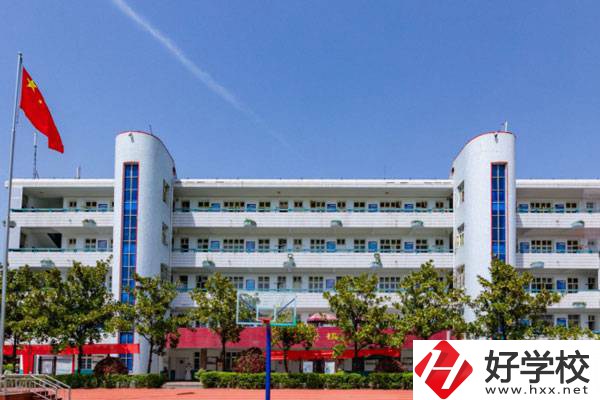 株洲軌道交通職業(yè)技術(shù)學(xué)校是公辦還是民辦？環(huán)境如何？