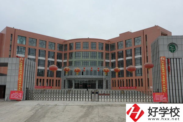 花垣縣職業(yè)高級(jí)中學(xué)辦學(xué)條件好不好？有哪些特色？