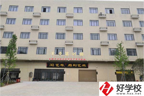 郴州市臨武縣中專學(xué)校有什么專業(yè)？畢業(yè)能做什么？