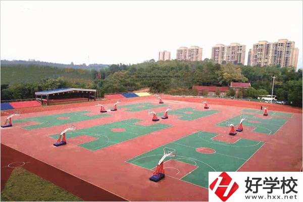 邵陽市機(jī)電職業(yè)技術(shù)學(xué)校運(yùn)動(dòng)場