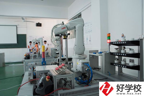 寧遠(yuǎn)縣職業(yè)中專學(xué)校開設(shè)了哪些專業(yè)，有哪些辦學(xué)特色？