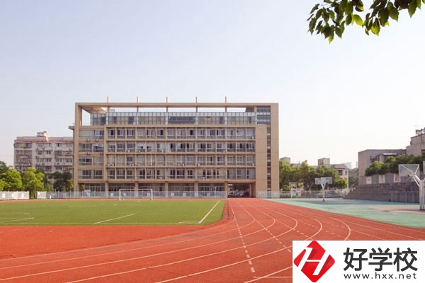 湖南建筑高級(jí)技工學(xué)校實(shí)運(yùn)動(dòng)場