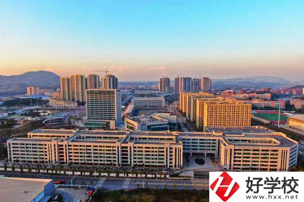 長沙學(xué)外語讀什么職校好？有什么辦學(xué)優(yōu)勢？
