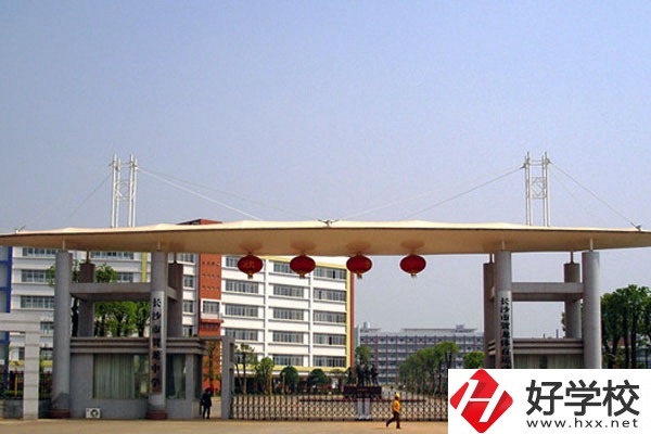 長沙市賀龍體育運動學(xué)校有哪些招生專業(yè)？
