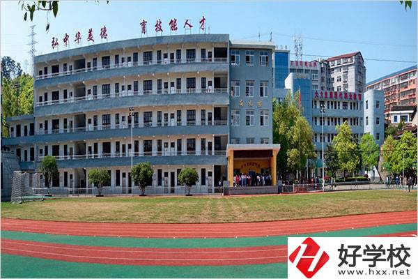 懷化市旅游學(xué)校是公辦的嗎？學(xué)費情況怎么樣？