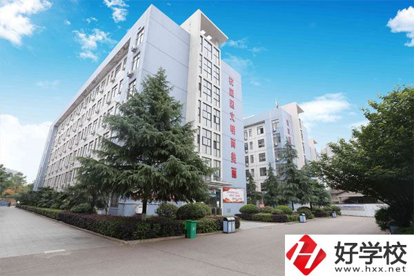 湘潭工貿(mào)中?？孔V嗎？收費標準是什么？