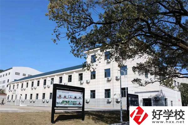 湖南有國家正規(guī)民辦技校嗎？民辦技校真的不值得讀嗎？