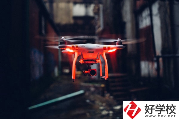 長沙航天學(xué)校飛行器制造專業(yè)值得選擇嗎？