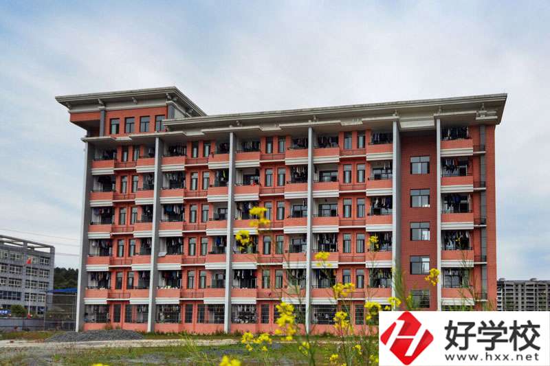 想在懷化會(huì)同縣學(xué)繪畫？這所中?？梢钥纯?></a></div>
            <dt><a href=