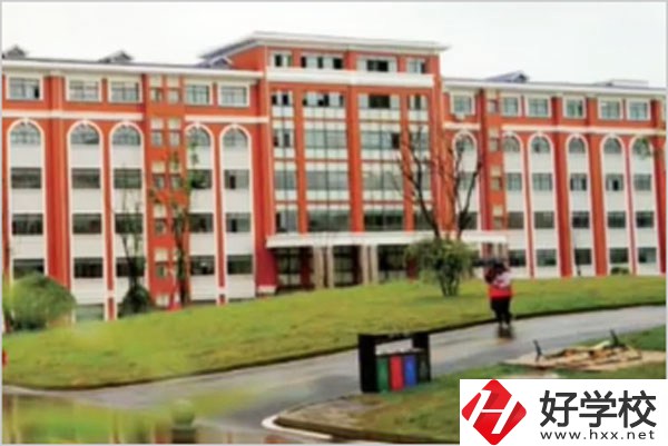 湖南醫(yī)藥職業(yè)中專(zhuān)有哪些招生專(zhuān)業(yè)？報(bào)考要求是什么？