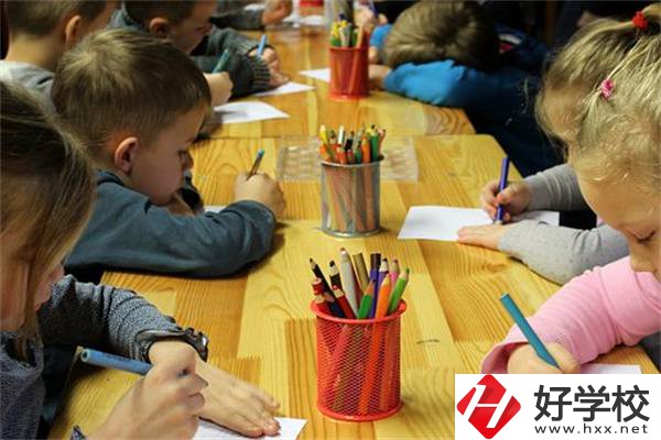 在湖南想當(dāng)老師可以學(xué)哪些專業(yè)？需要考證嗎？
