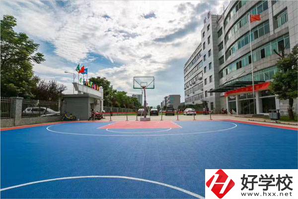 湘潭財經職業(yè)技術學校是公辦的嗎？有什么特色？
