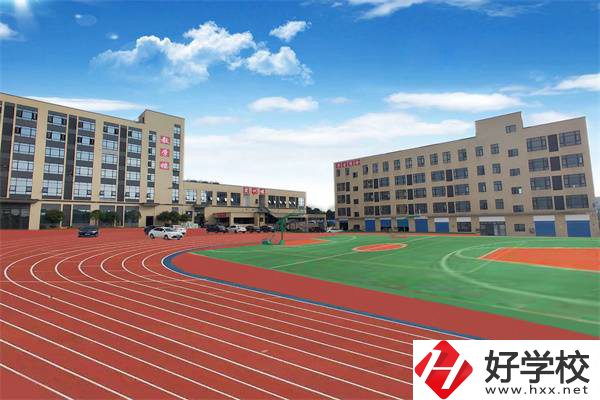 婁底衛(wèi)校招初中生嗎？學(xué)費(fèi)貴嗎？