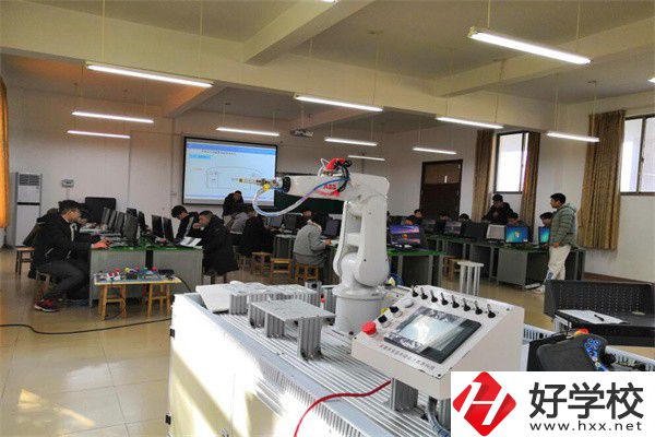郴州職業(yè)技術(shù)學院(中職部)實訓(xùn)室