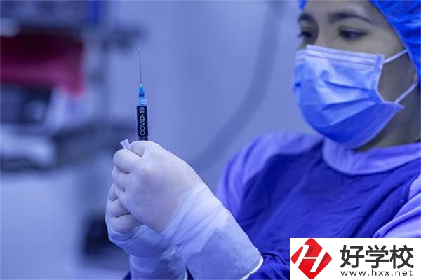 湖南衛(wèi)校最熱門的專業(yè)是哪個(gè)？?jī)?yōu)缺點(diǎn)是什么？