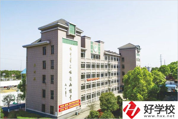 益陽的衛(wèi)校外地人可以上嗎？學費要多少？