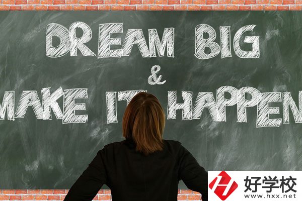 長沙鐵航職業(yè)中等技術(shù)學(xué)校有哪些專業(yè)？學(xué)費(fèi)貴不貴？