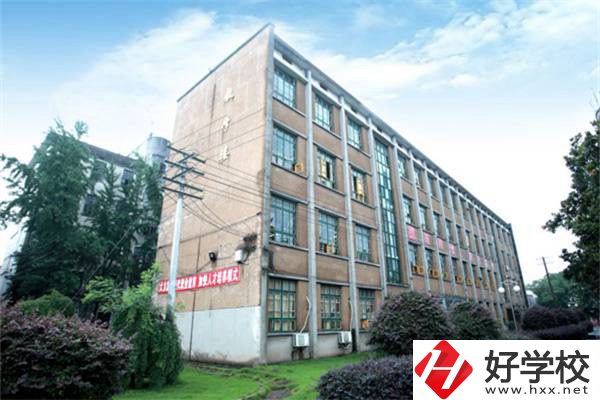 湘潭交通職業(yè)學(xué)校是公辦嗎？學(xué)費是多少？
