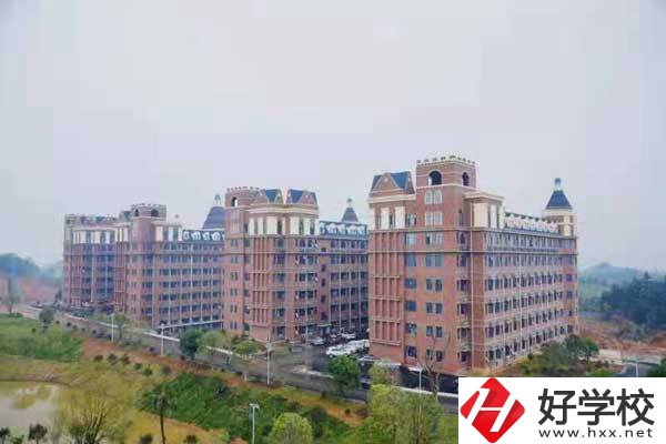 長(zhǎng)沙市拔萃中等職業(yè)學(xué)校地址在哪？有哪些來(lái)校路線？