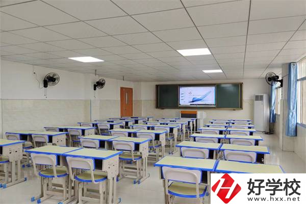 九嶷工業(yè)學校是私立的嗎？學費要多少一年？