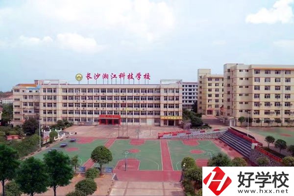 想在長沙學美術設計專業(yè)，推薦這所學校