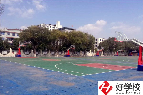 東安縣職業(yè)中專學(xué)?；@球場(chǎng)
