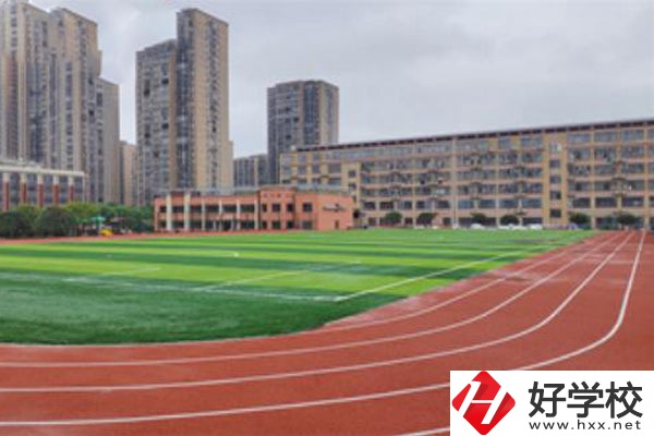 長(zhǎng)沙市經(jīng)開中等職業(yè)技術(shù)學(xué)校收費(fèi)標(biāo)準(zhǔn)怎么樣？