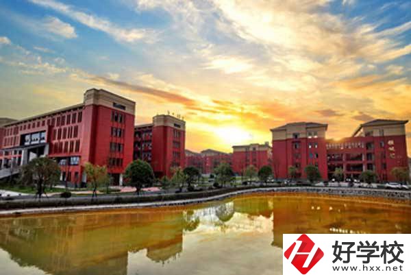 桃江縣職業(yè)中專開(kāi)設(shè)了哪些熱門專業(yè)？