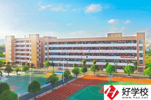 武岡市職業(yè)中專學校好嗎？收費高嗎？