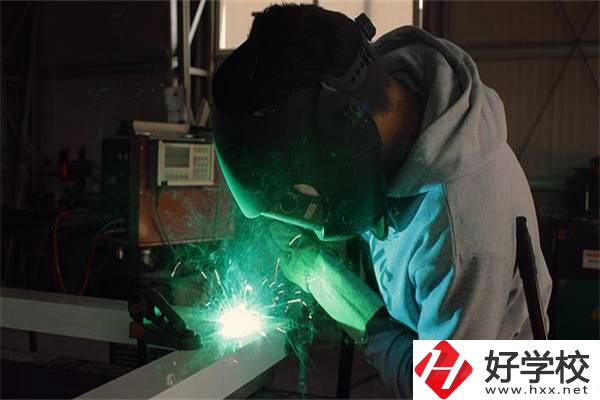 在湖南選擇技校就讀有什么優(yōu)勢(shì)？讀技校怎么樣？
