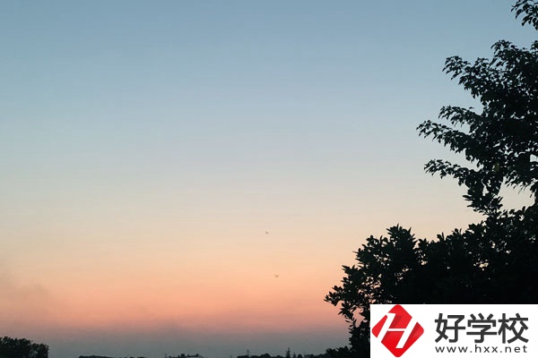 湖南有可以學口腔醫(yī)學的中專學校嗎？要求有哪些？