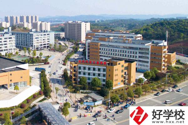 長(zhǎng)沙汽車工業(yè)學(xué)校收費(fèi)水平怎樣，如何收取費(fèi)用？