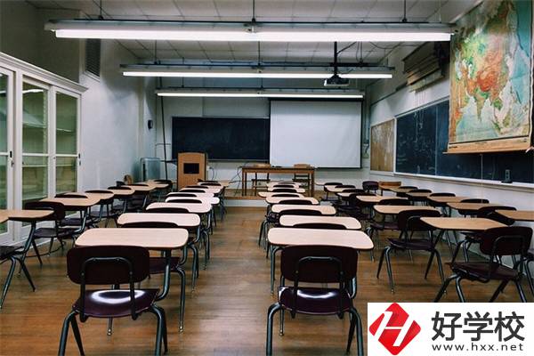 哪里有湖南重點(diǎn)中專學(xué)校的名單？重點(diǎn)學(xué)校好進(jìn)嗎？