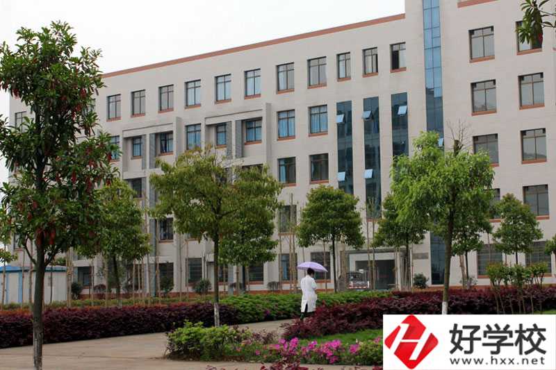 益陽醫(yī)學(xué)高等?？茖W(xué)校教學(xué)樓