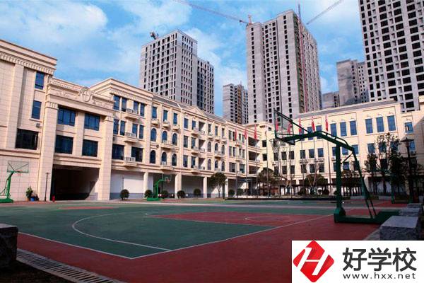 在長(zhǎng)沙學(xué)中藥專業(yè)，推薦這所學(xué)校