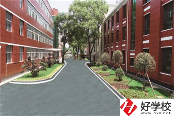 在婁底有開設(shè)航空專業(yè)的職校嗎？學(xué)航空專業(yè)有前途嗎？