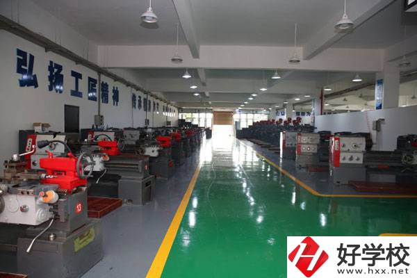 寧鄉(xiāng)市職業(yè)中專學校的特色專業(yè)有哪些？
