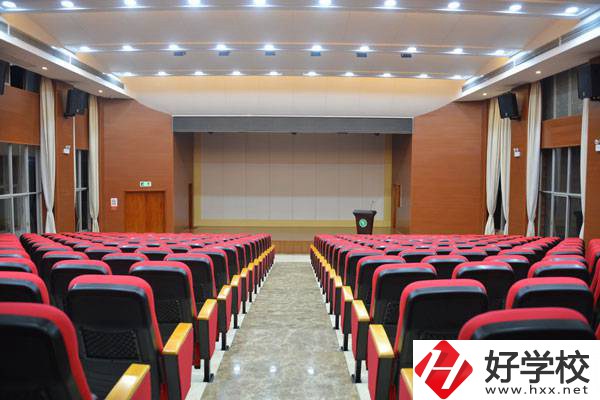 常德女子外語學(xué)校有哪些專業(yè)，就業(yè)前景如何？