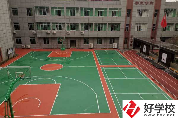 長沙康明職業(yè)中專學(xué)校環(huán)境怎么樣？有哪些專業(yè)？