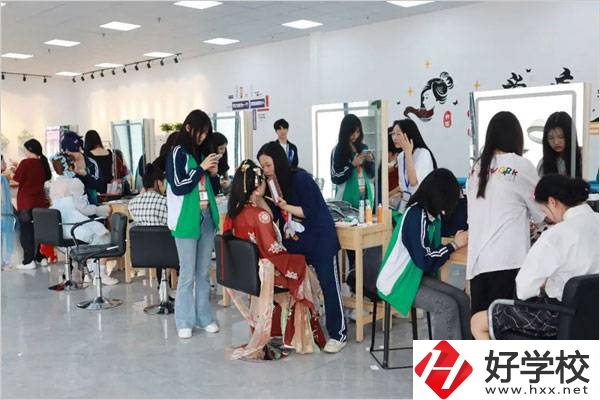 湖南大漢技工學校實訓(xùn)室