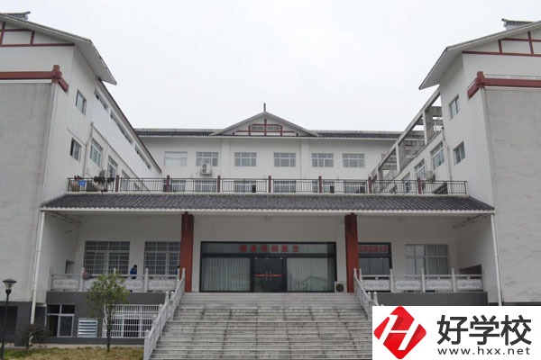 張家界地區(qū)中職學(xué)校少數(shù)民族學(xué)生可以報考嗎？