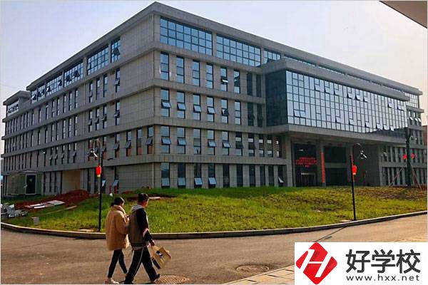株洲市工業(yè)中專學(xué)校有什么專業(yè)？