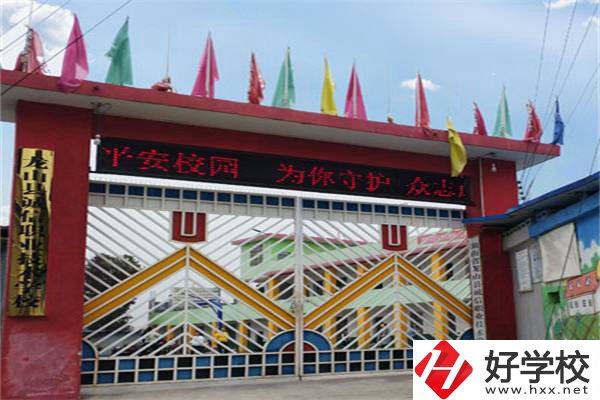 湘西龍山縣有哪些中?？梢宰x？中專讀了有用嗎？