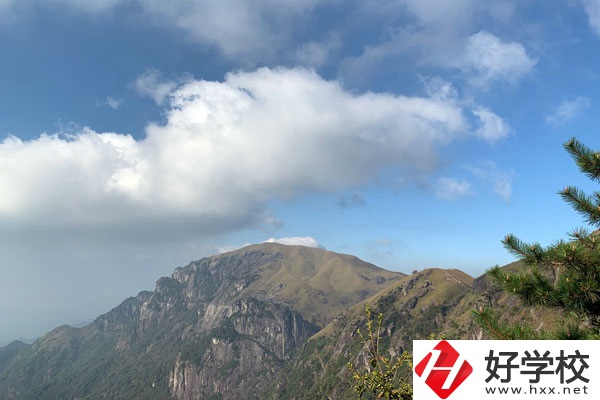衡陽信息網(wǎng)絡(luò)工程學(xué)校宿舍以及食堂環(huán)境怎么樣？