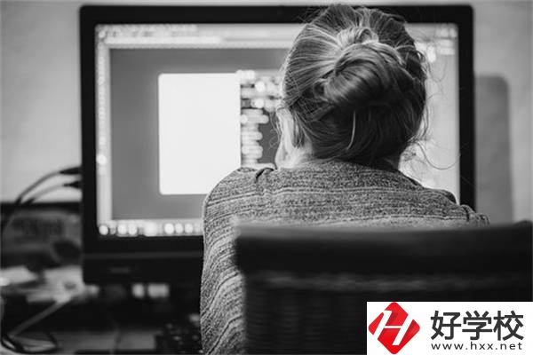 女生在湖南讀職高學(xué)什么專業(yè)好？可以參加高考嗎？