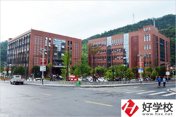 安化縣職業(yè)中專學(xué)校資助體系怎么樣？學(xué)校建設(shè)怎么樣？